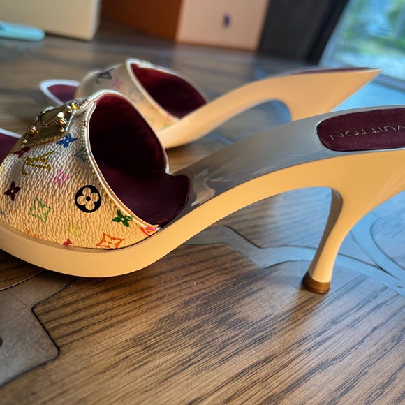 Women’s White print Louis Vuitton heels. - Picture 12 of 14